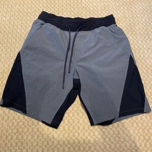Lululemon medium grey black shorts mens